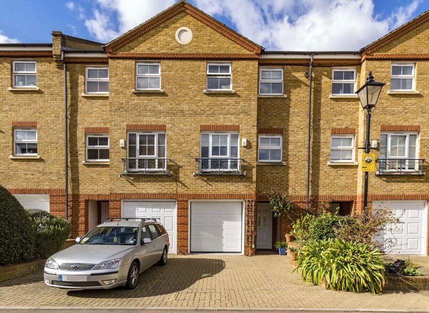 Properties to let in Malthouse Drive - W4 2NR view1