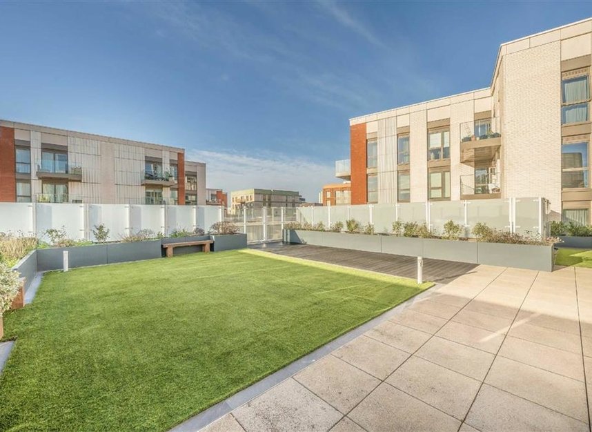 Properties let in Malthouse Road - SW11 7BY view6