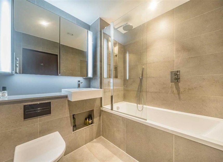 Properties let in Malthouse Road - SW11 7BY view4
