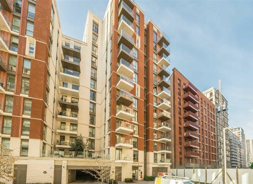 Properties let in Malthouse Road - SW11 7BY view1