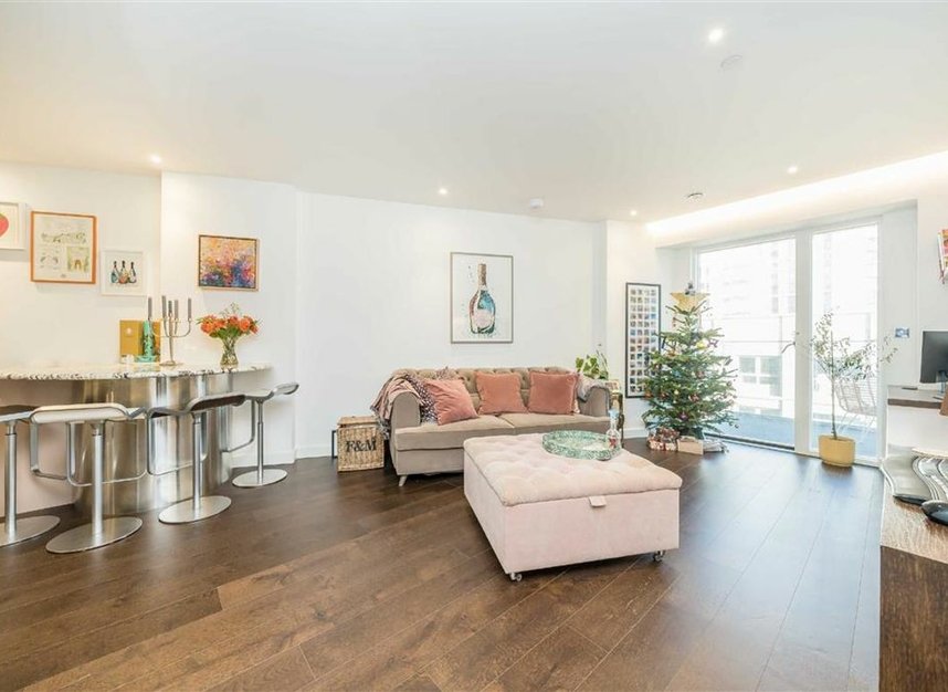 Properties let in Malthouse Road - SW11 7BY view2
