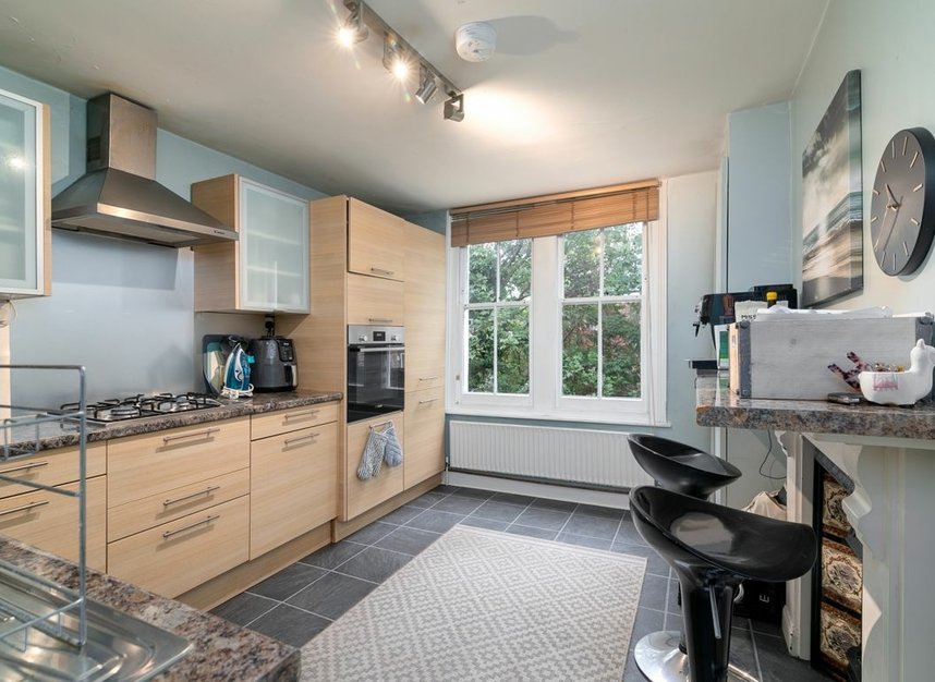 Properties let in Maplestead Road - SW2 3LX view2