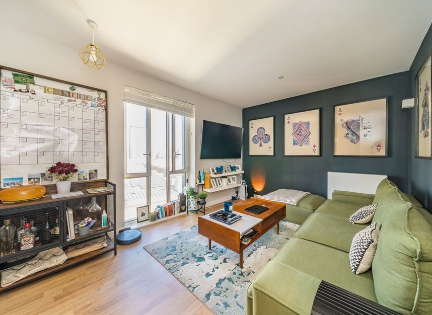 Properties let in Mapleton Crescent - SW18 4GY view2