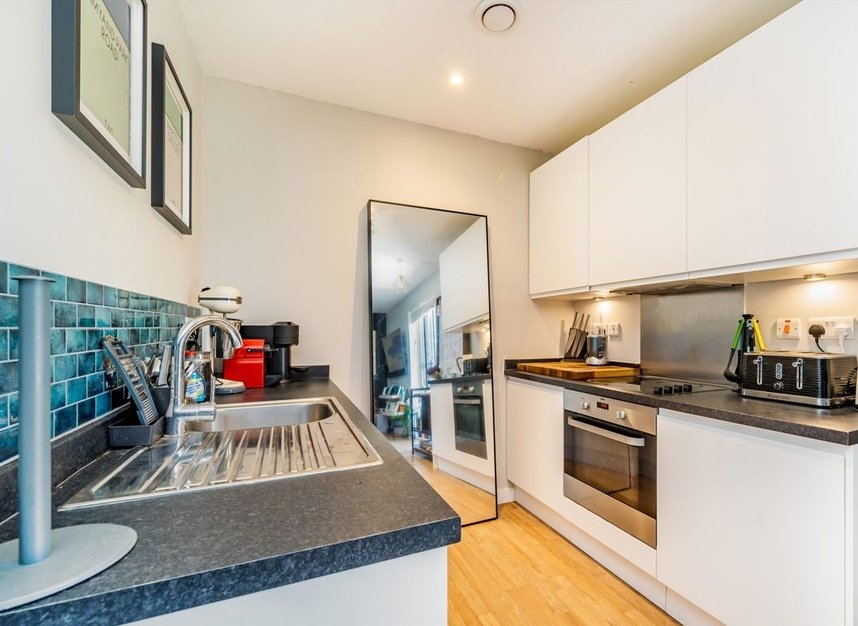 Properties let in Mapleton Crescent - SW18 4GY view3