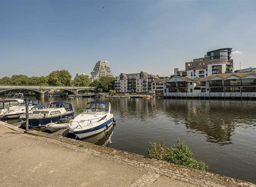 Properties let in Marina Place - KT1 4BH view9