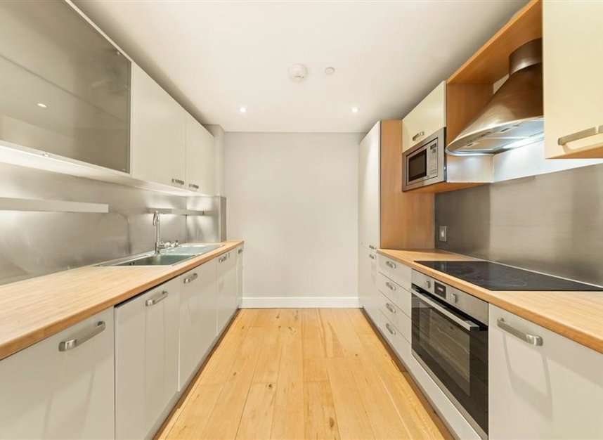 Properties let in Marina Place - KT1 4BH view3