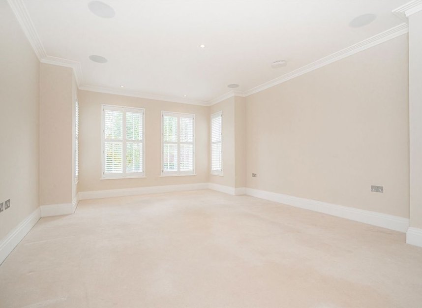 Properties to let in Martineau Drive - TW1 1PZ view4