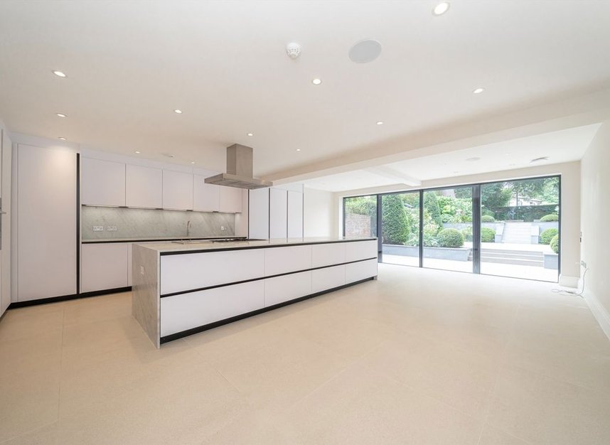 Properties to let in Martineau Drive - TW1 1PZ view3
