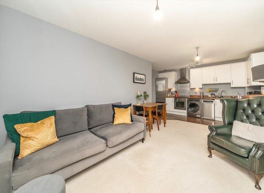 Properties let in Martineau Square - E1 1BF view2