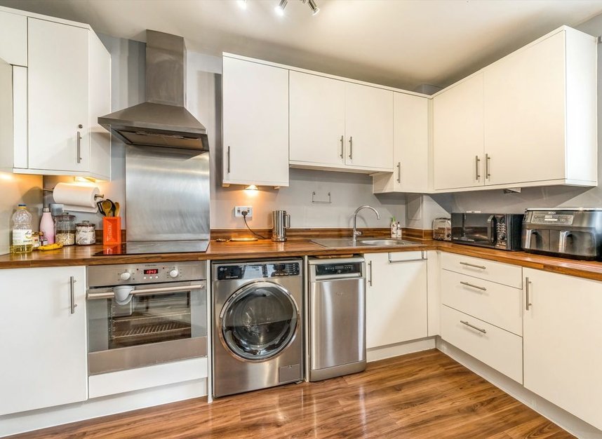Properties let in Martineau Square - E1 1BF view3
