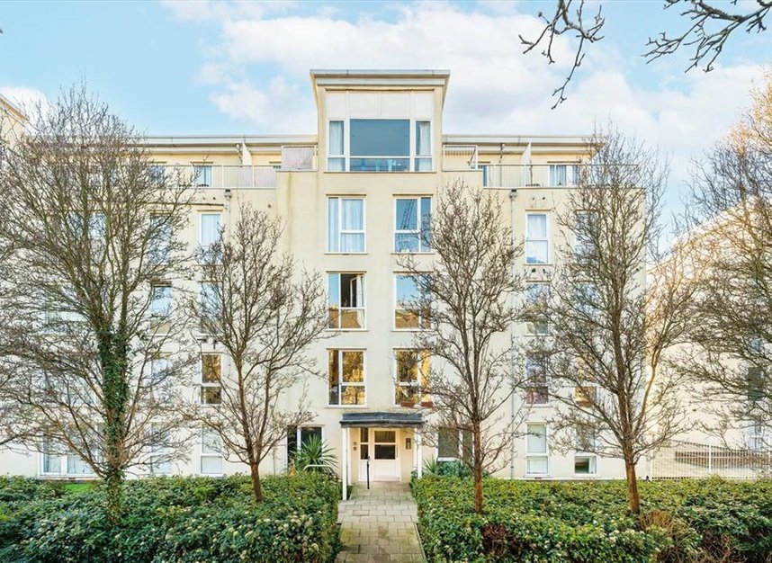 Properties to let in Melliss Avenue - TW9 4BG view1