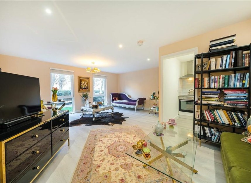 Properties to let in Melliss Avenue - TW9 4BG view2