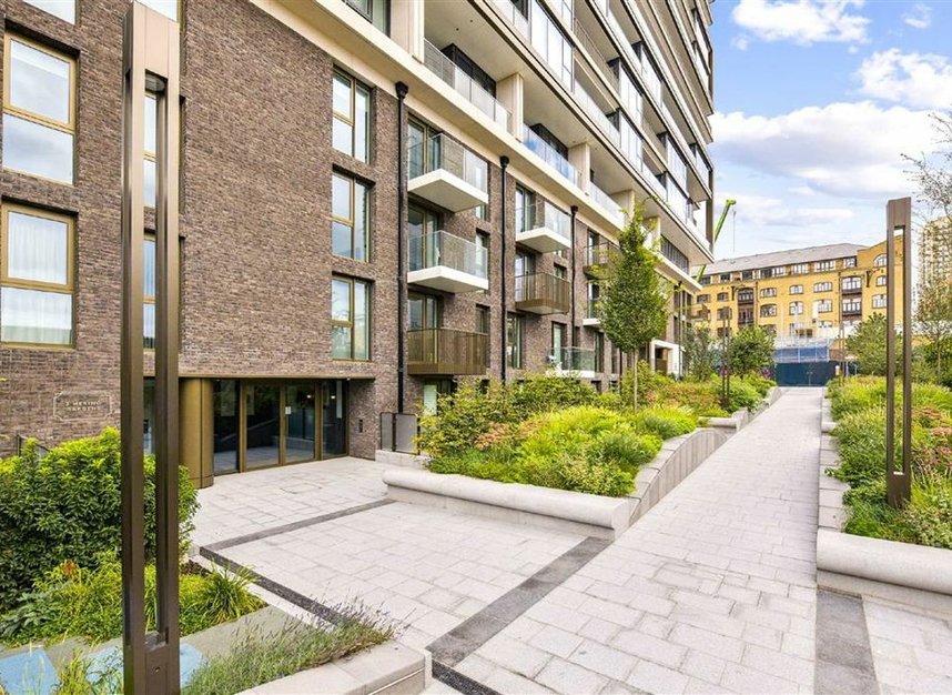 Properties let in Merino Gardens - E1W 2DG view1