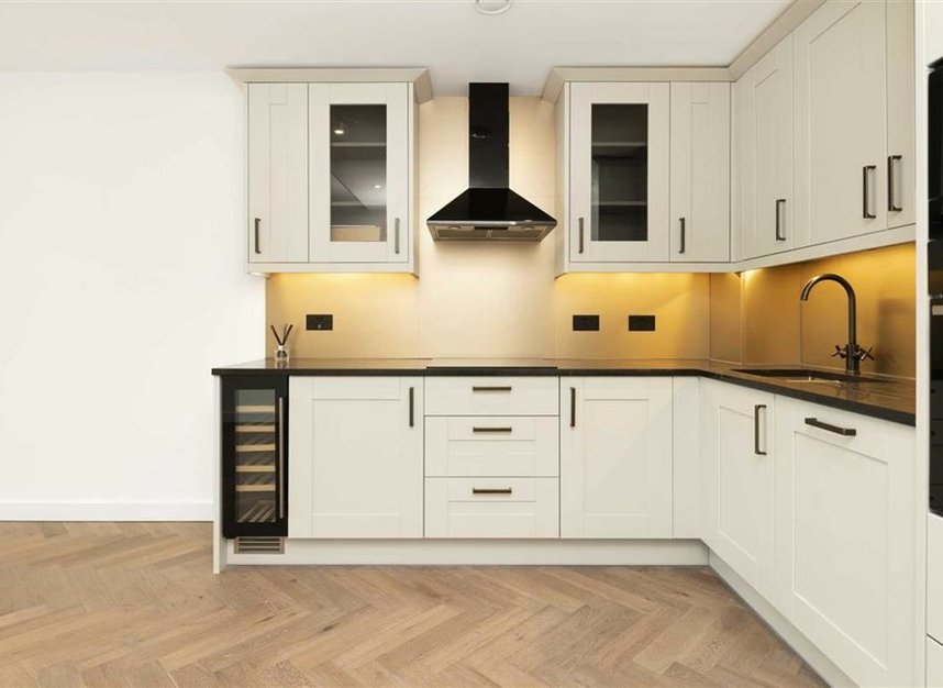 Properties let in Merino Gardens - E1W 2DP view4