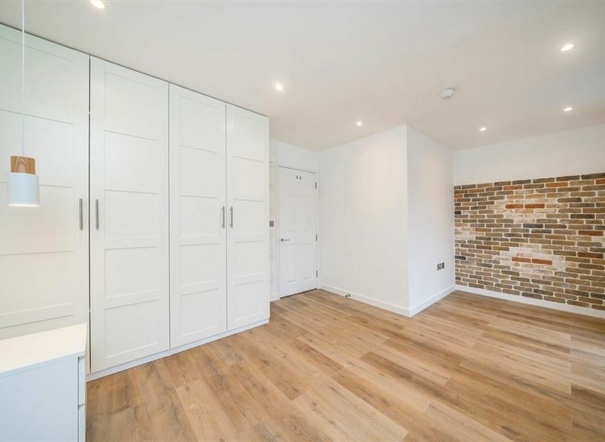 Properties let in Mews Street - E1W 1UG view3