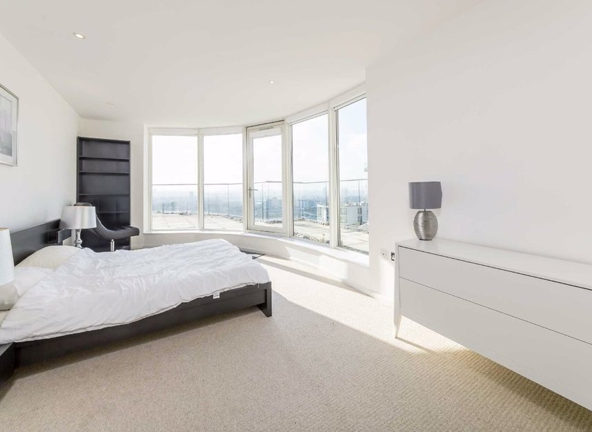 Properties to let in Millharbour - E14 9DL view5
