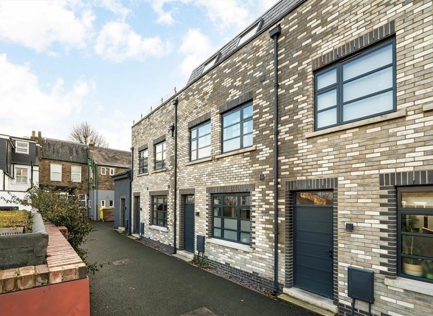 Properties to let in Mitre Mews - SE13 6FA view1