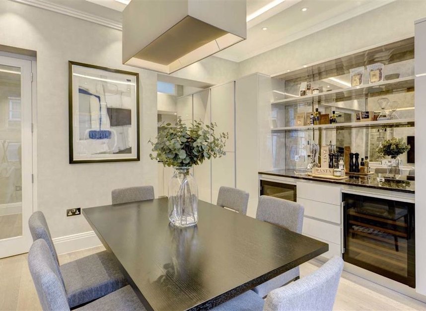 Properties to let in Montagu Square - W1H 2LP view5