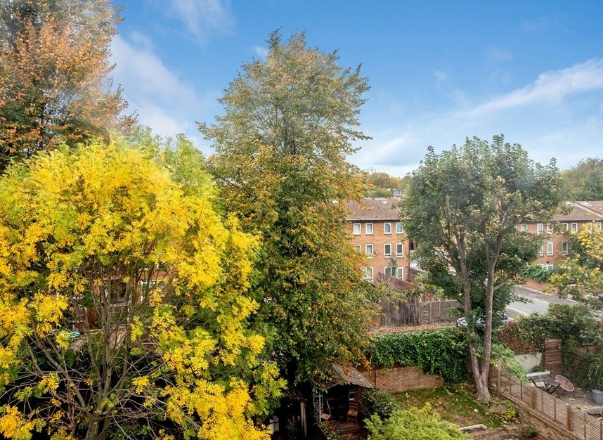 Properties let in Montague Road - E8 2HN view4