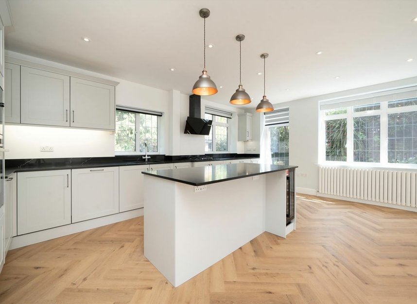Properties let in Mount Avenue - W5 1PN view2