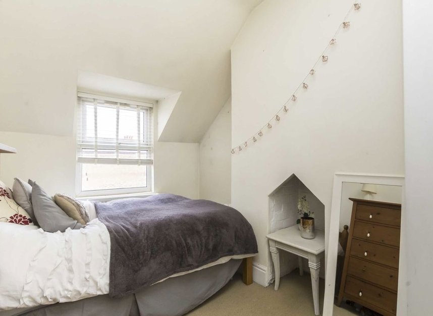 Properties to let in Mount Ephraim Lane - SW16 1JG view4