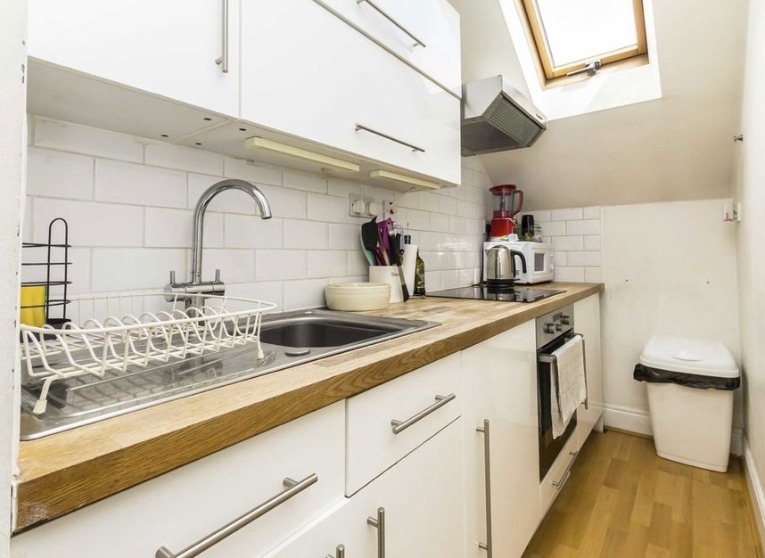 Properties to let in Mount Ephraim Lane - SW16 1JG view3