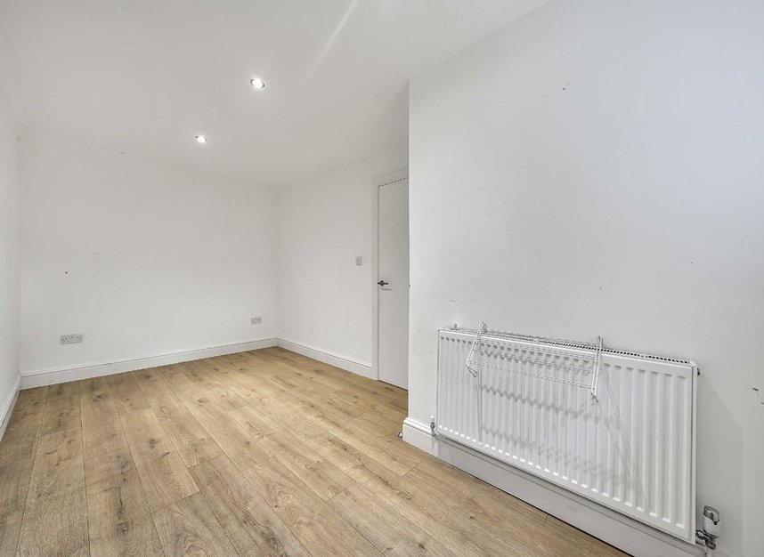 Properties let in Mountfield Road - N3 3ND view2