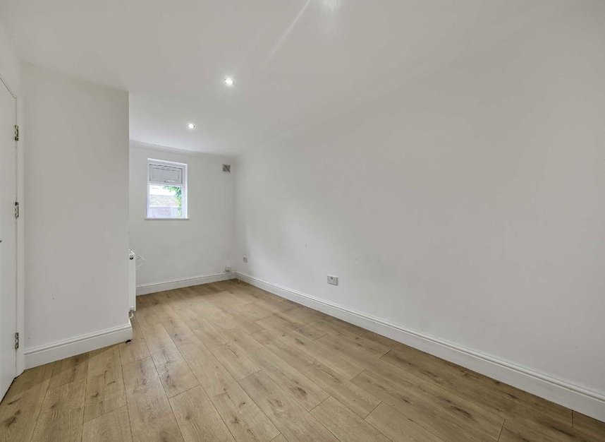 Properties let in Mountfield Road - N3 3ND view3