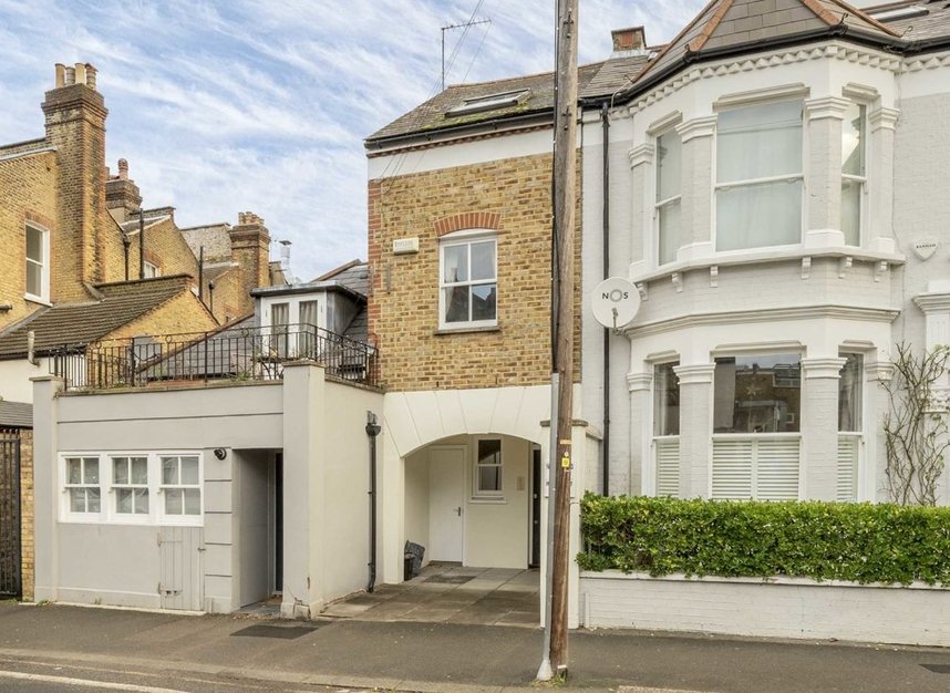Properties let in Narbonne Avenue - SW4 9LQ view1