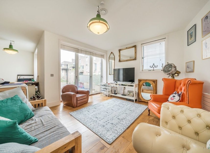 Properties to let in Narrowboat Avenue - TW8 8FD view3
