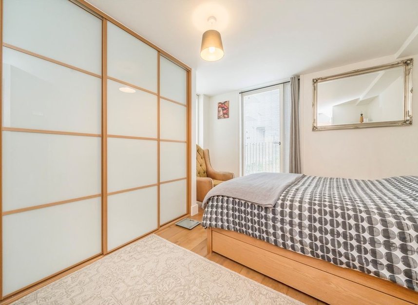 Properties to let in Narrowboat Avenue - TW8 8FD view5