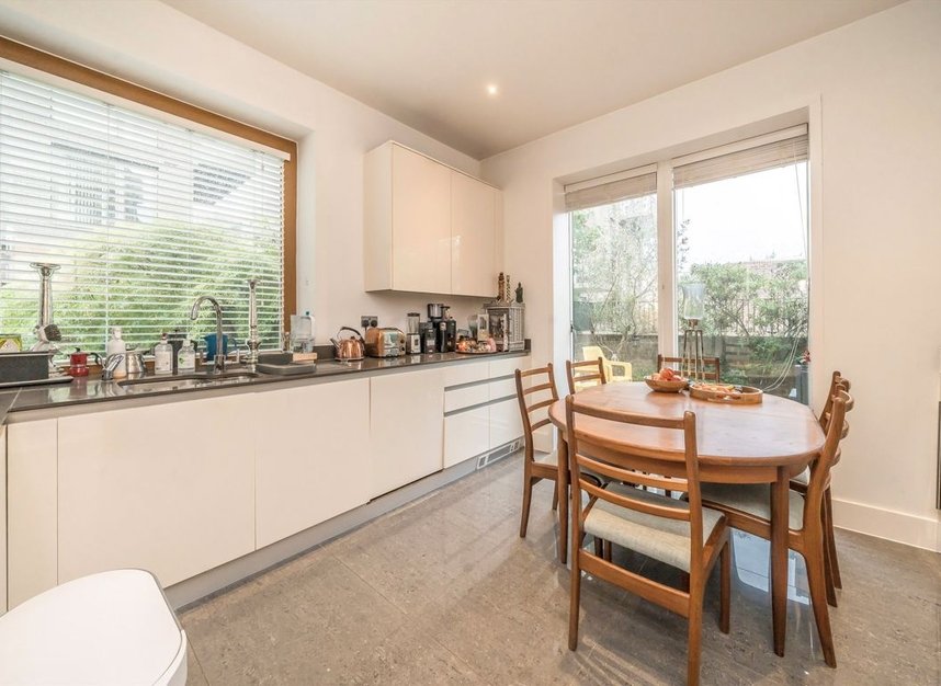 Properties to let in Narrowboat Avenue - TW8 8FD view2
