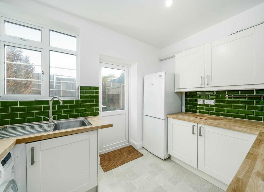 Properties to let in Nether Close - N3 1AA view5