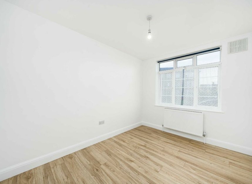 Properties to let in Nether Close - N3 1AA view2