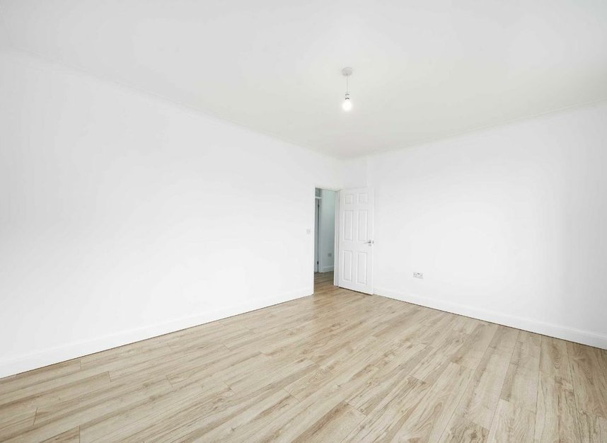 Properties to let in Nether Close - N3 1AA view6