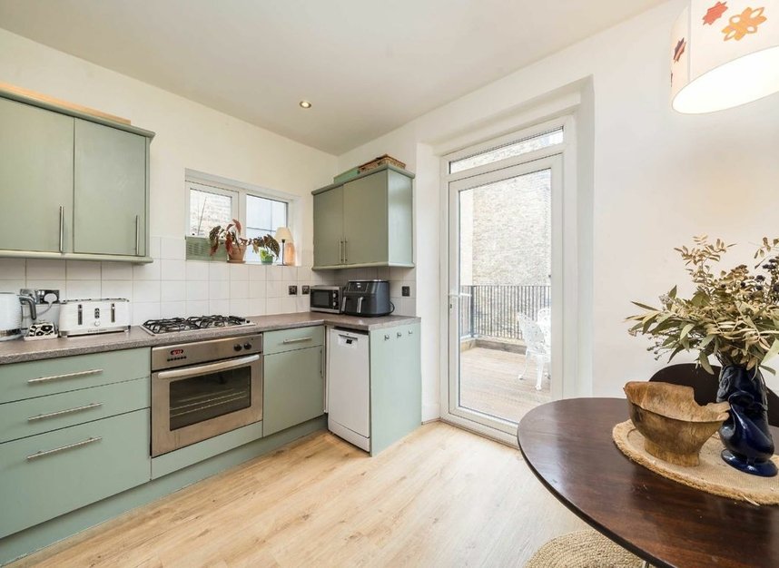 Properties let in Northcote Road - SW11 6QZ view3
