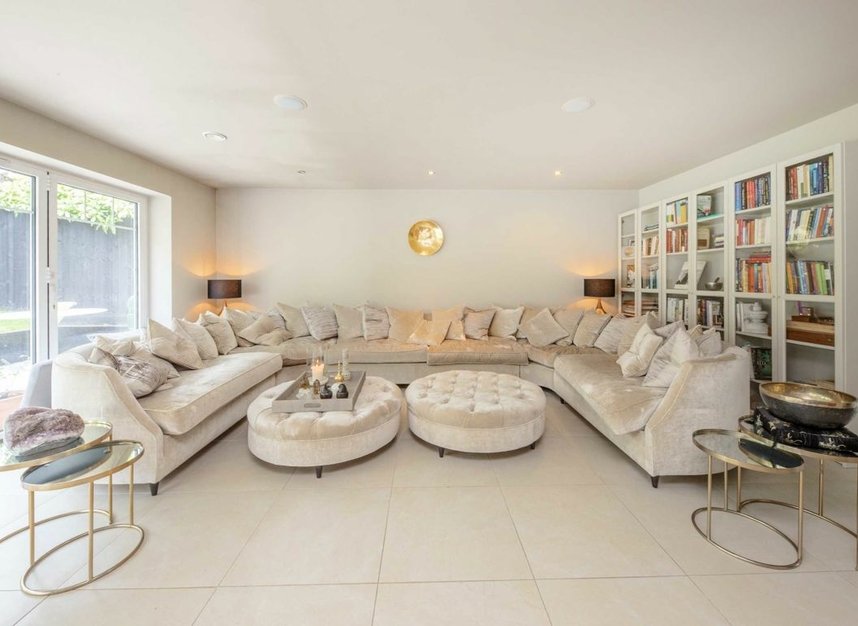 Properties let in Oakhurst Close - KT2 5EQ view2