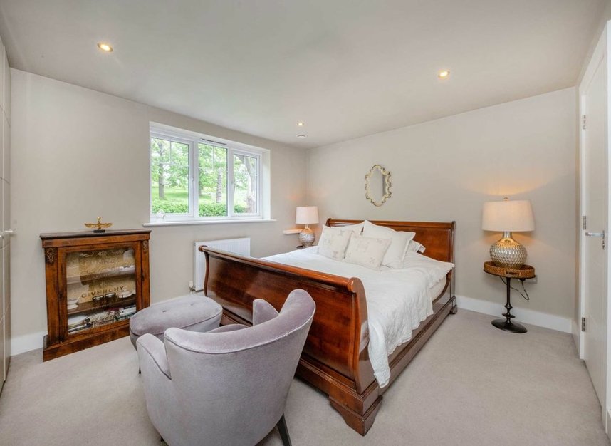 Properties let in Oakhurst Close - KT2 5EQ view6
