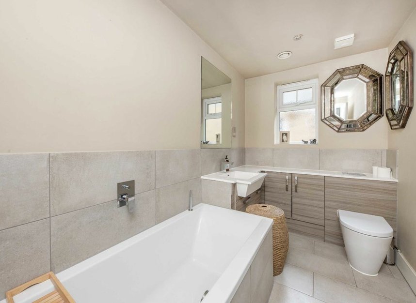 Properties let in Oakhurst Close - KT2 5EQ view8