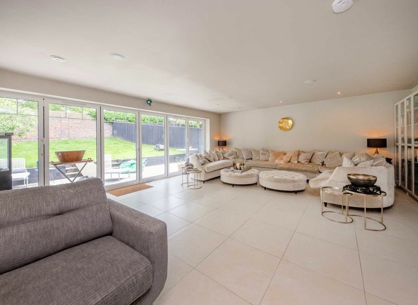 Properties let in Oakhurst Close - KT2 5EQ view3