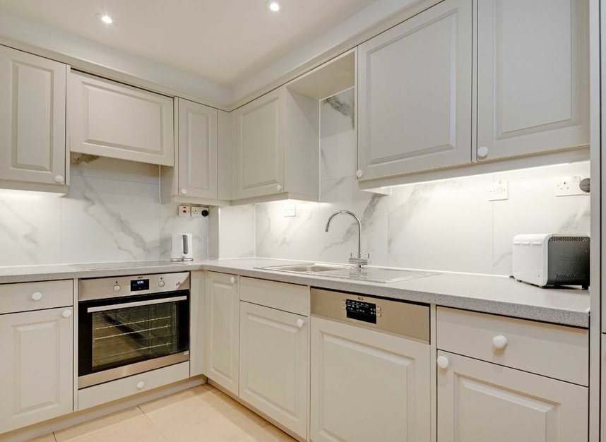 Properties let in Observatory Gardens - W8 7HY view4