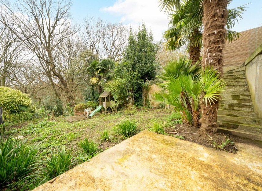 Properties to let in Onslow Gardens - N10 3JT view13
