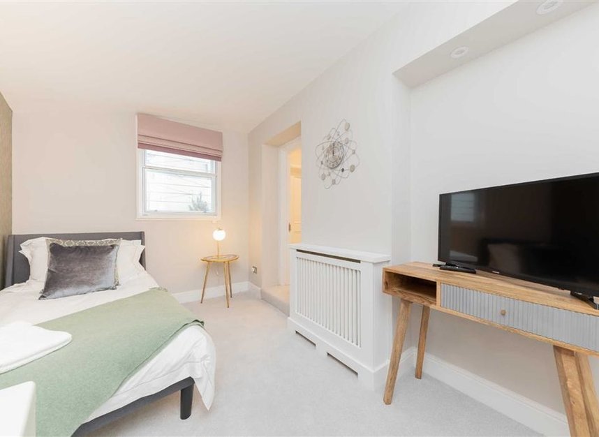 Flat to rent in Onslow Gardens, London, SW7 (Ref 188240) Dexters