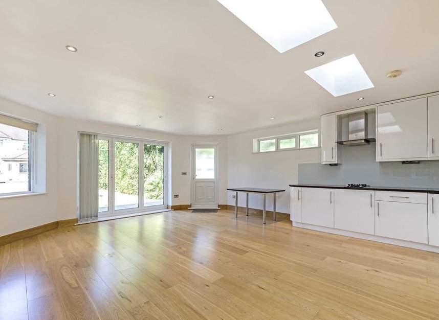 Properties to let in Orchard Rise - KT2 7EY view7