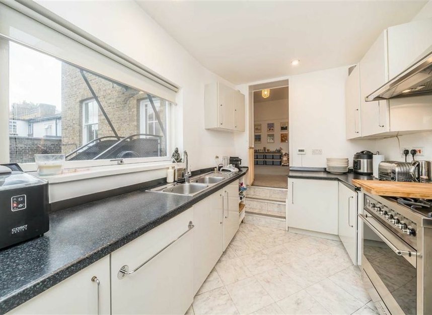 Properties let in Park Road - KT1 4AY view3