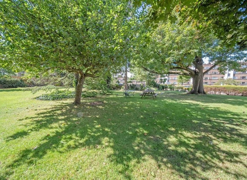 Properties let in Park Road - KT1 4AX view6