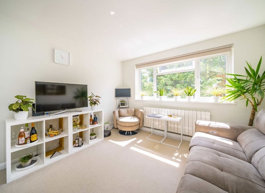 Properties to let in Park Road - W4 3EP view2