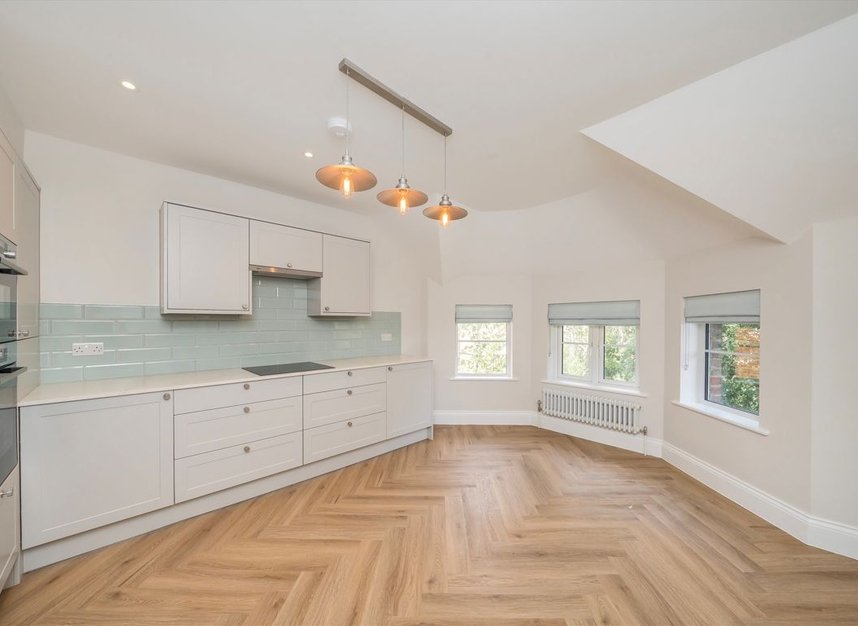Properties to let in Parklands - KT5 8EA view3