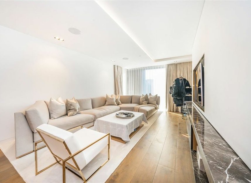 Properties to let in Pearson Square - W1T 3BF view2