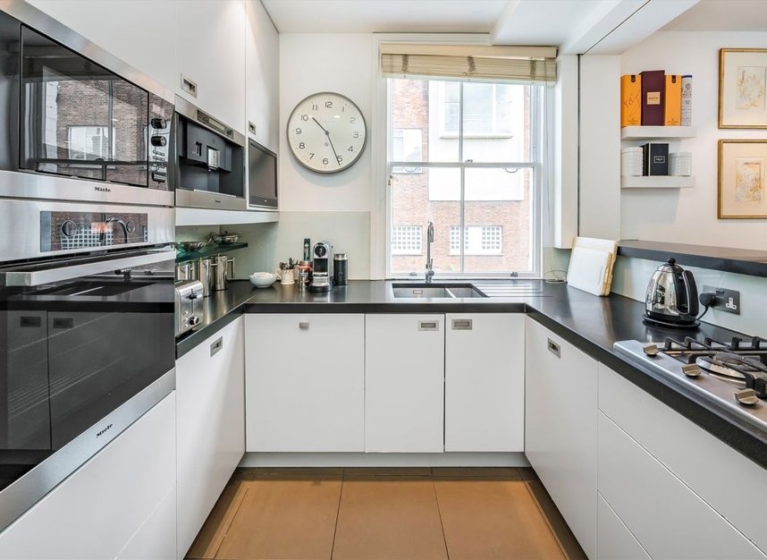 Properties to let in Pembroke Mews - W8 6ER view3